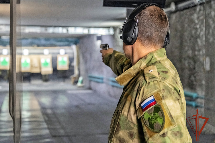 Росгвардейцы Хакасии определили сильнейших в зимнем офицерском троеборье