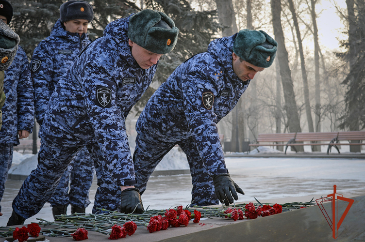 Военнослужащие Росгвардии по Хакасии почтили память освободителей Ленинграда 