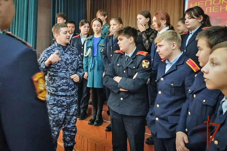 Офицеры Росгвардии провели с абаканскими кадетами мероприятие, посвященное подвигу ленинградцев
