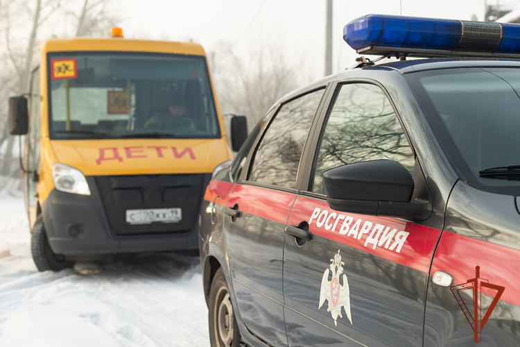 Росгвардия взяла под охрану школьные автобусы в Хакасии 