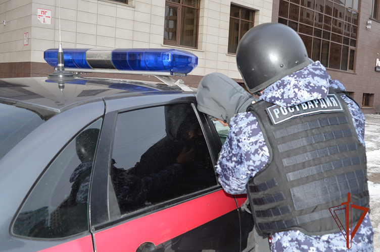 Росгвардейцы задержали на охраняемом объекте в Саяногорске подозреваемых в мелком хулиганстве