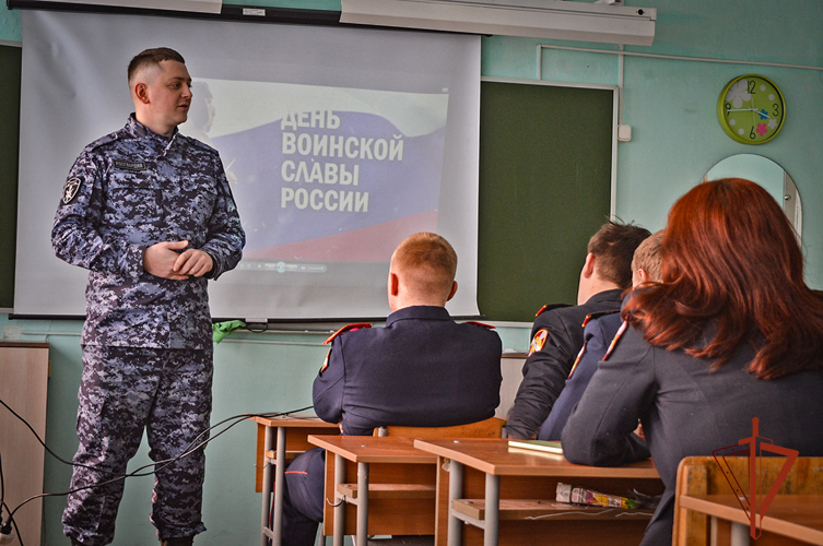 Росгвардейцы рассказали абаканским кадетам о подвиге старшего поколения в битве за Сталинград