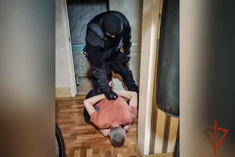 СОБР Росгвардии задержал в Саяногорске подозреваемого в наркосбыте