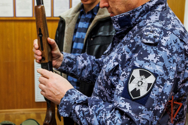 Сотрудники подразделений государственного контроля и лицензионно-разрешительной работы Росгвардии отмечают профессиональный праздник