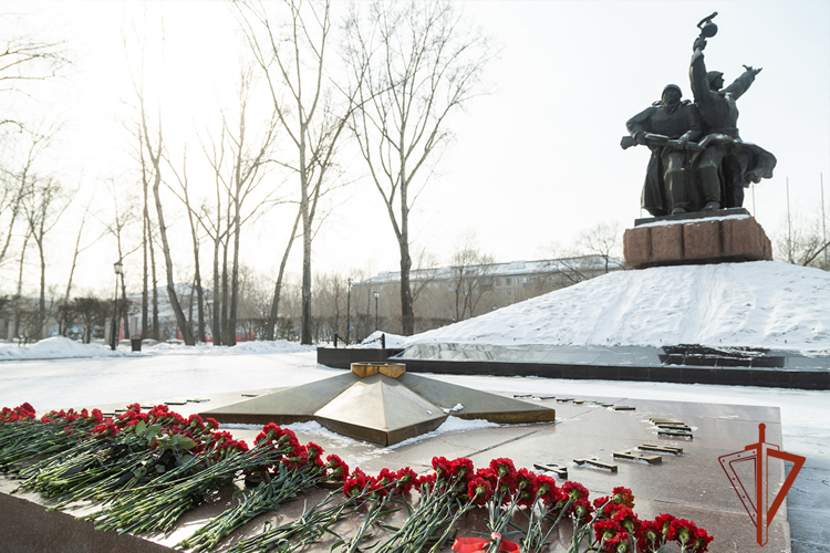 Руководство Росгвардии почтило в Хакасии память защитников Отечества