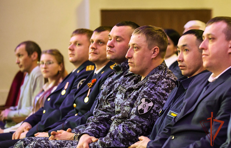 По случаю Дня защитника Отечества росгвардейцы награждены благодарностями Главы Хакасии 