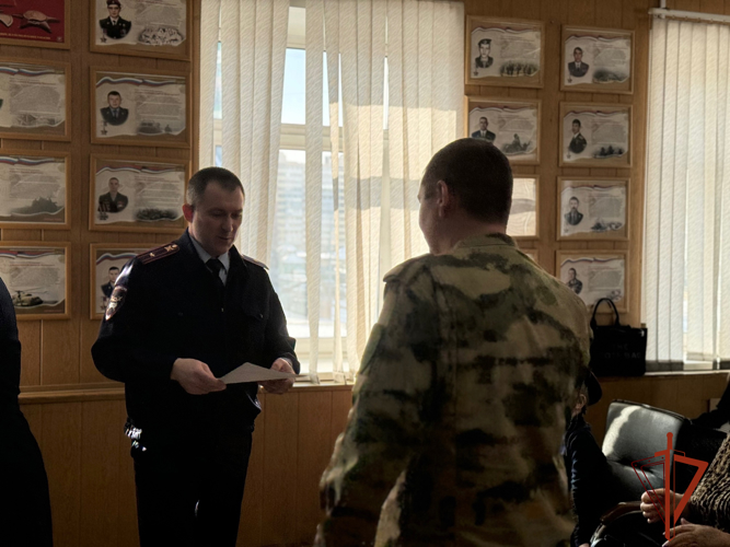 Военнослужащий Росгвардии по Хакасии принял участие в фотоконкурсе «Мы с папой соблюдаем ПДД»