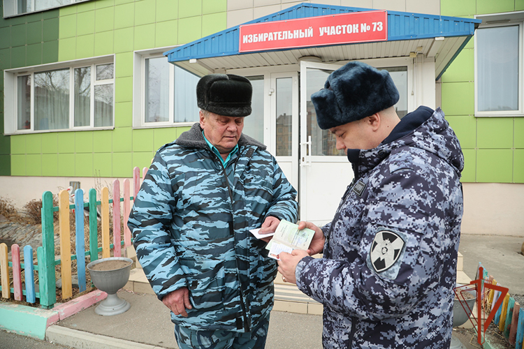 В Хакасии росгвардейцы обеспечили безопасность проведения выборов Президента Российской Федерации 