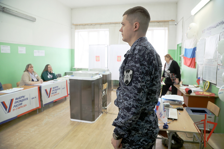 В Хакасии росгвардейцы обеспечили безопасность проведения выборов Президента Российской Федерации 