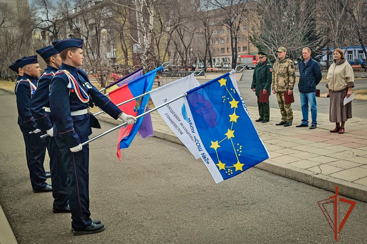 Росгвардейцы приняли участие в судействе абаканского конкурса флагоносцев 