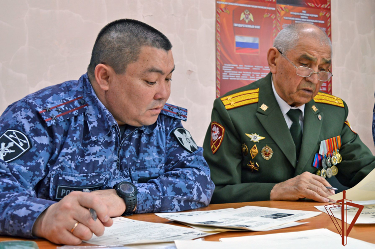 Задания «Диктанта Победы» выполнили росгвардейцы в Хакасии