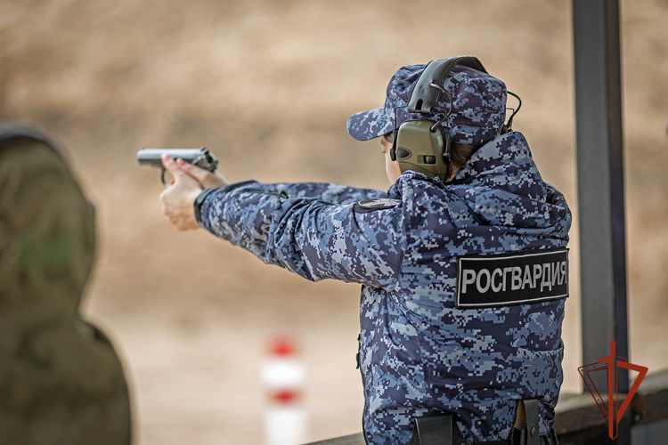 Самых метких военнослужащих и сотрудников определили в Росгвардии по Хакасии
