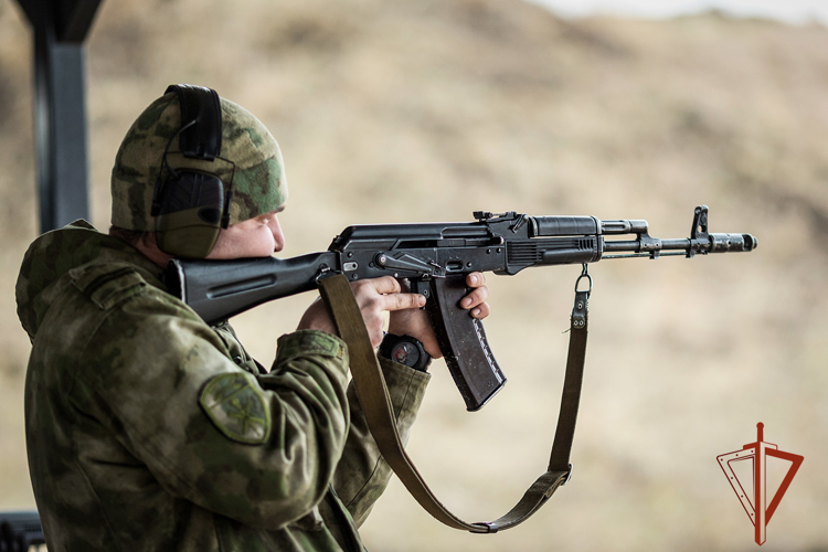 Самых метких военнослужащих и сотрудников определили в Росгвардии по Хакасии