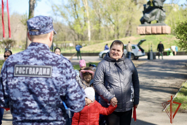 Росгвардейцы и подшефные кадеты провели в Абакане акцию «Георгиевская лента»