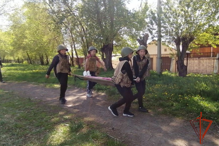 Росгвардейцы выявили сильнейшие школьные команды военно-спортивной игры «Зарница 2.0» в Абакане