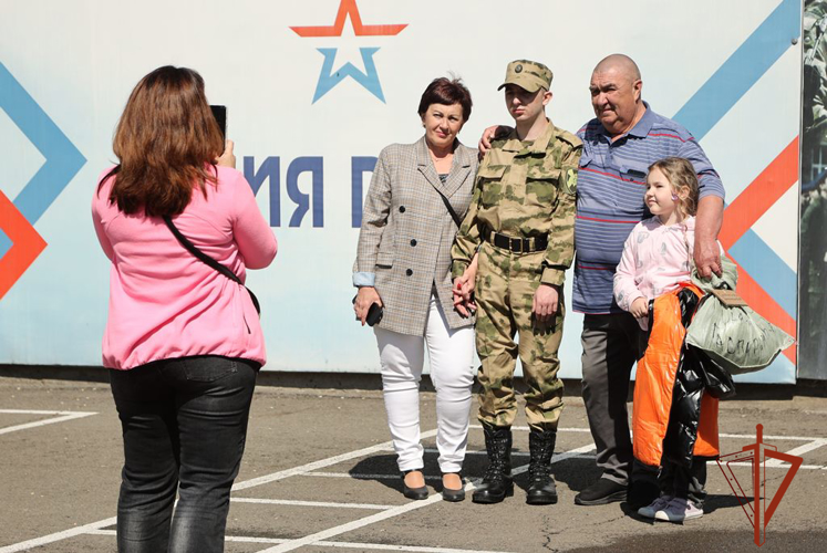 Войска национальной гвардии пополнила первая в этом году команда призывников из Хакасии