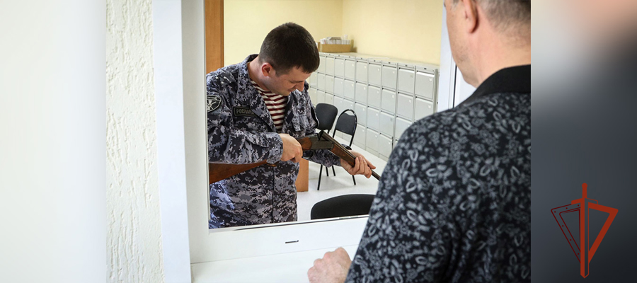 Жители Хакасии получили вознаграждение за добровольную сдачу найденного оружия и боеприпасов