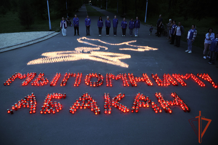 В Абакане росгвардейцы и ветераны службы почтили память павших за свободу Отечества земляков 