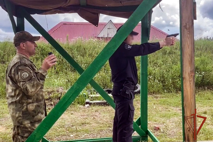 Росгвардеец из Хакасии завоевал «серебро» на Чемпионате ведомства по стрельбе из боевого ручного стрелкового оружия