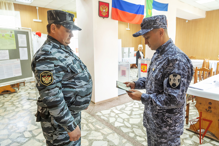 Росгвардейцы обеспечили безопасность проведения единого дня голосования в Хакасии 