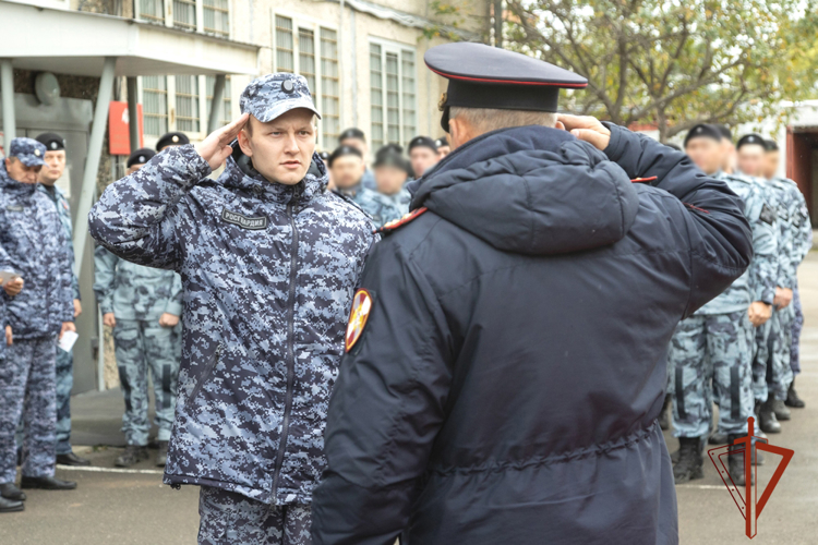 Отличившимся росгвардейцам из Хакасии вручили государственные и ведомственные награды 