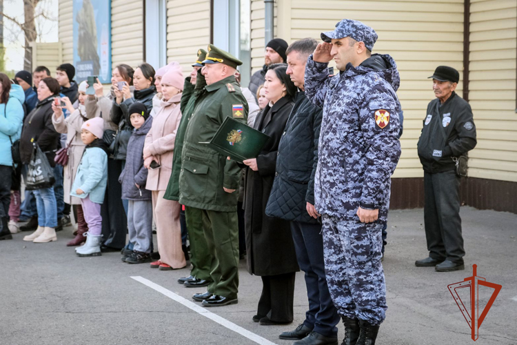 В войска национальной гвардии проводили первую осеннюю команду призывников из Хакасии