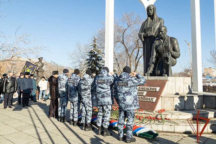 В Димитриевскую субботу росгвардейцы почтили память погибших сослуживцев и земляков из Хакасии