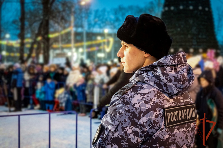 Росгвардейцы обеспечили безопасность жителей Хакасии в новогоднюю ночь 