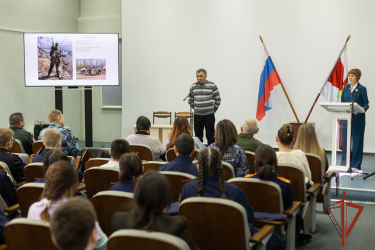 В Абакане прошла презентация книги о геройски погибшем бойце ОМОН Росгвардии по Хакасии