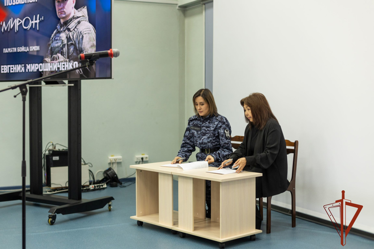 В Абакане прошла презентация книги о геройски погибшем бойце ОМОН Росгвардии по Хакасии