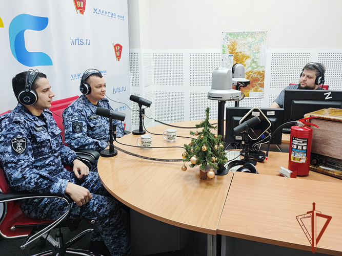 Жителям Хакасии в ходе прямой линии рассказали об условиях поступления на службу в Росгвардию