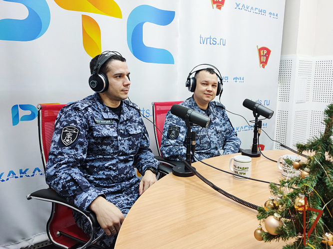 Жителям Хакасии в ходе прямой линии рассказали об условиях поступления на службу в Росгвардию
