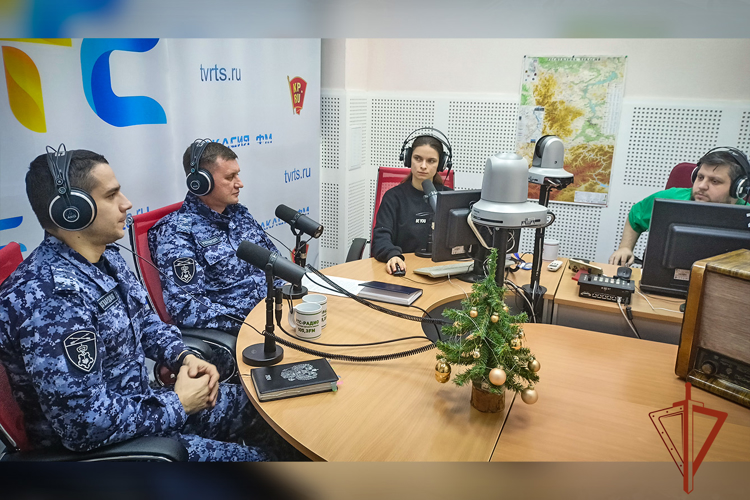 В ходе прямой линии на «РТС-радио» офицеры Росгвардии ответили на вопросы  жителей Хакасии о служебных буднях