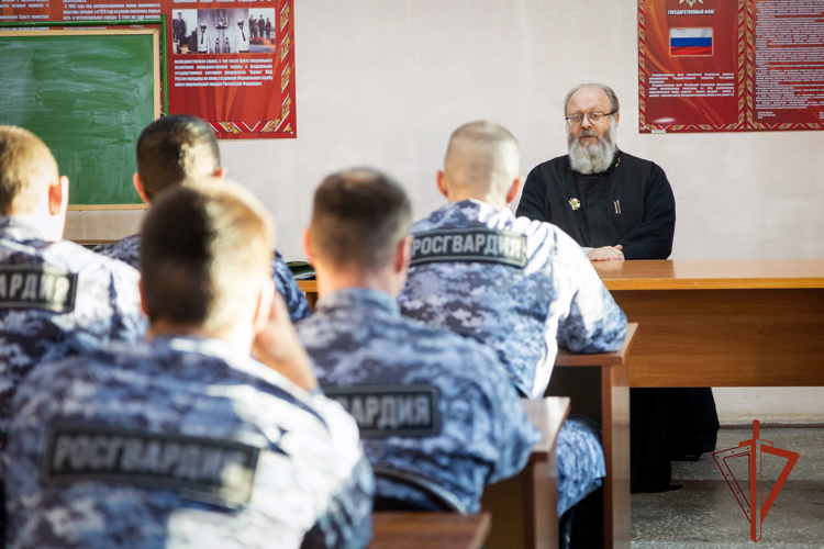 В канун празднования Крещения Господня росгвардейцы встретились со священнослужителями в Хакасии