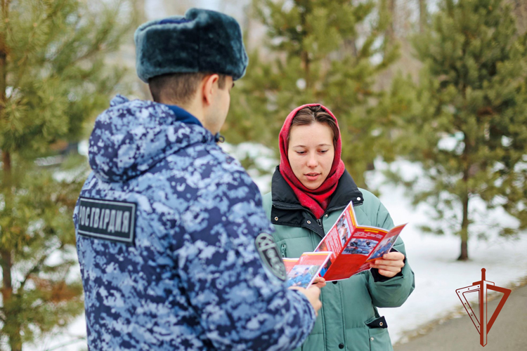 Перед январскими праздниками росгвардейцы напоминают жителям Хакасии о мерах личной безопасности и сохранности имущества 