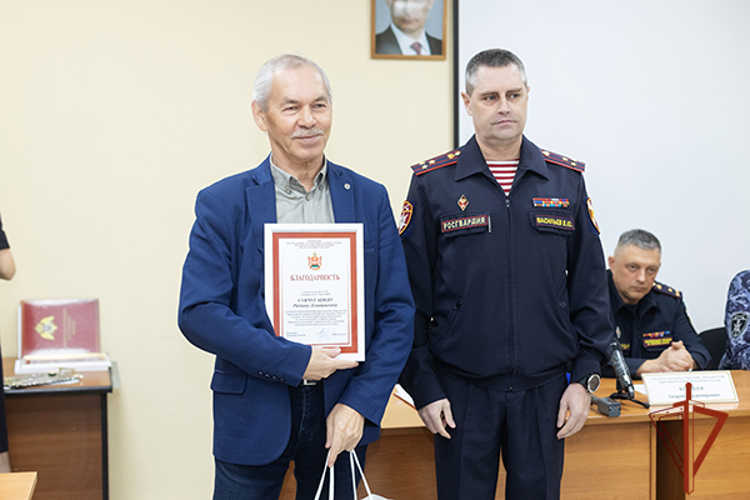 В Росгвардии по Хакасии состоялась пресс-конференция с чествованием журналистов 