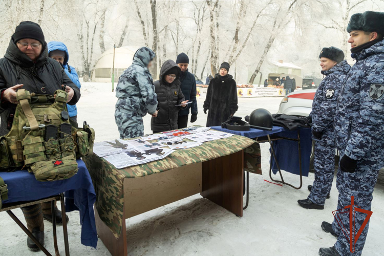 Росгвардейцы рассказали жителям Хакасии о перспективах службы в ведомстве 