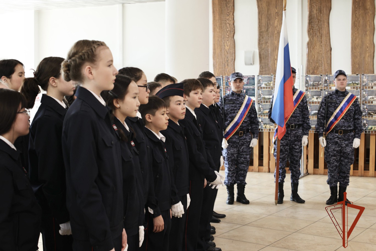 В Абакане открылась фотовыставка «Росгвардия всегда на страже»