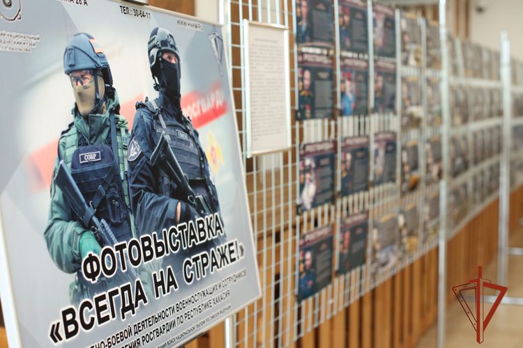 В Абакане открылась фотовыставка «Росгвардия всегда на страже»