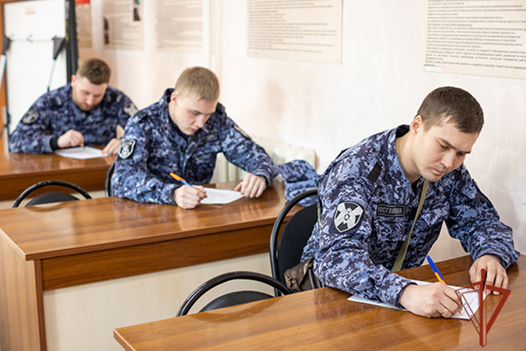 В Хакасии определили сильнейших сотрудников вневедомственной охраны Росгвардии 