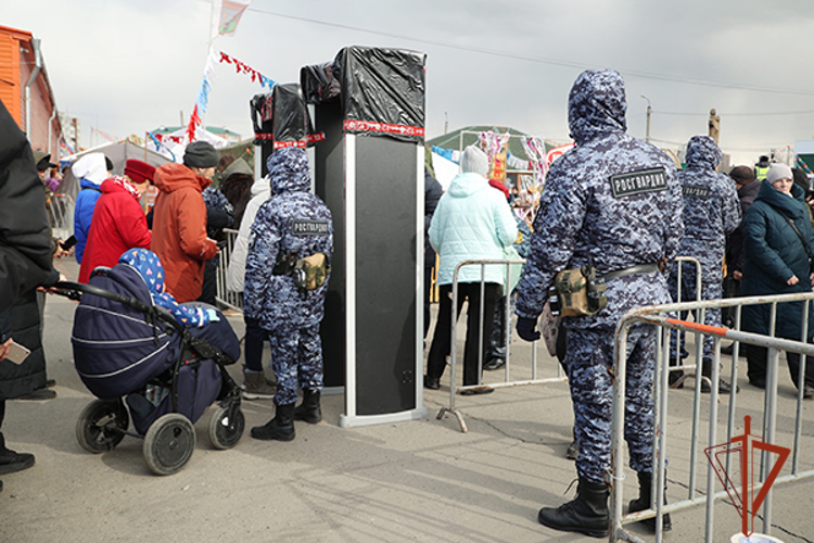 Сотрудники Росгвардии обеспечили безопасность гостей и участников национального праздника Чыл пазы 
