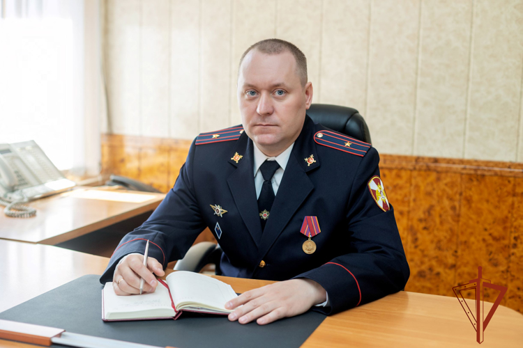В Хакасии личному составу подразделений вневедомственной охраны Росгвардии представлен новый руководитель