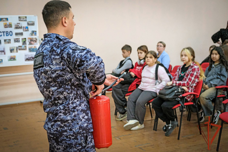 Офицер Росгвардии напомнил абаканским школьникам о требованиях особого противопожарного режима