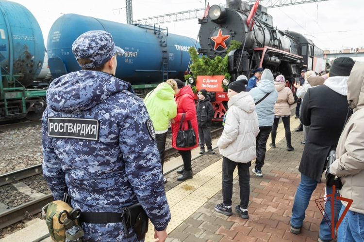 Росгвардейцы приняли участие в обеспечении пребывания в Абакане «Поезда Победы»