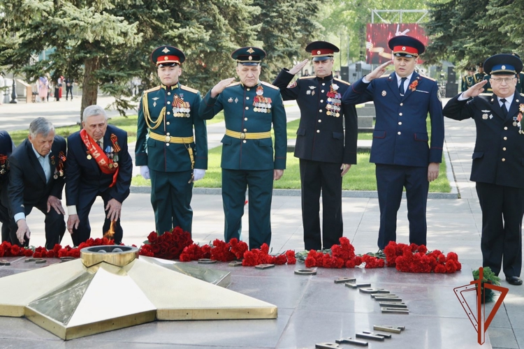 Память погибших в годы Великой Отечественной войны почтили офицеры Росгвардии в Хакасии
