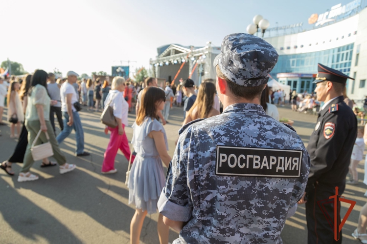 Росгвардия обеспечила безопасность проведения праздничных мероприятий в Хакасии 