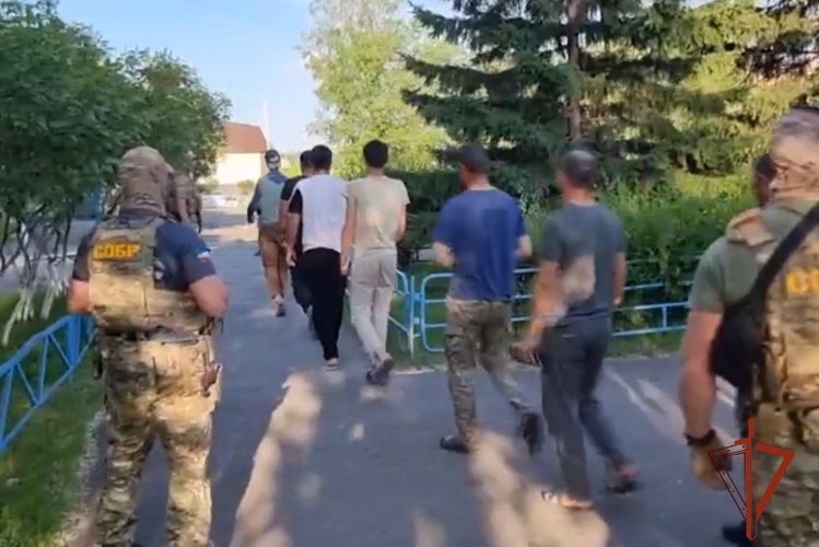 При участии СОБР Росгвардии в Хакасии выявлены нарушения в сфере миграционного законодательства