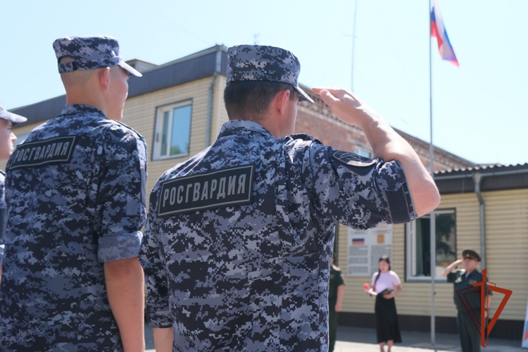 Первая в этом году команда призывников из Хакасии отправилась на службу в войска национальной гвардии России
