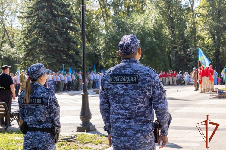 Росгвардейцы обеспечили безопасность проведения Дня воздушно-десантных войск в Хакасии  