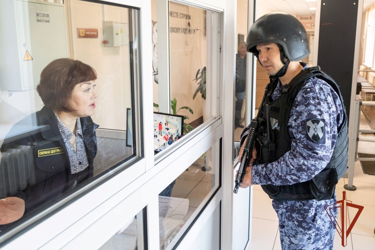 Росгвардия участвует в проверке готовности объектов образования Хакасии к новому учебному году